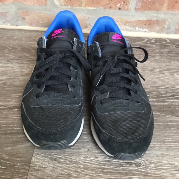 Nike - Picture 2 of 16